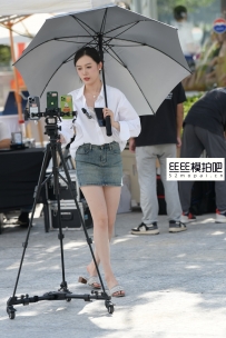 JP2306-237=抓拍在直播的牛仔短裙美女-原图96P/1.86GB.