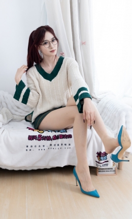 【物恋传媒】2693期：苹果-三双高跟凉鞋、薄肉丝（脚尖透明款）、裸足