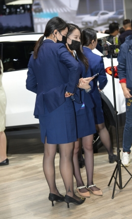 2306-1477=43√脚有纹身