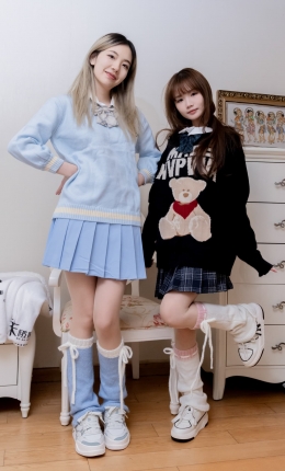 【袜啵啵】680期：小甜豆甜甜圈-两双板鞋、腿套、白棉袜、薄肉丝、剧情