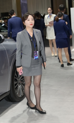 2306-1486=59√高级灰制服黑丝职员