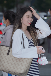 2210-1088=漂亮小姐姐-92P+视频/1.48GB.