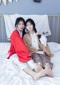 【袜啵啵】400期：奶油甜甜圈-两双高跟鞋、白棉袜肉丝，斗脚剧情、古装