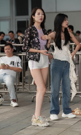 2306-2108=116√白热裤长腿小姐姐（美足）