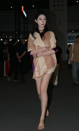 2306-1078=52√她这大白腿，爱了