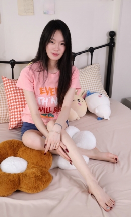 【绮梦摄影】202期：小艺-粉色短袖 牛仔热裤 帆布鞋 白色棉袜 [ 花絮版 ]