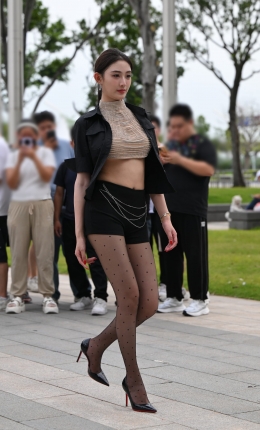 2306-2121=128√网红珍妮【套图➕4k视频】