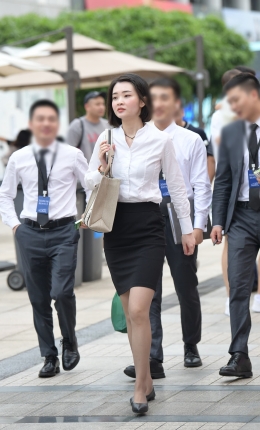 2306-1561=68√美美哒，黑丝女同事