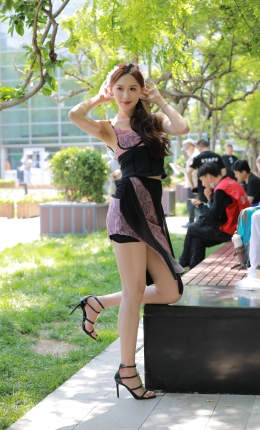 2306-684=119√高跟长裙美女