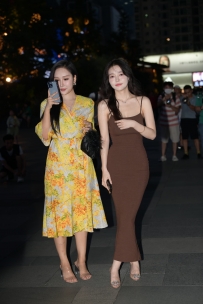 搭讪优雅长裙美女跟闺蜜-120P