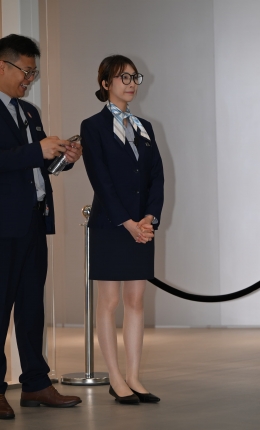 2306-2031=56√斯斯文文的通勤装眼镜妹