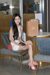 2306-117=粉色鞋美女，下午茶时光！-原图35张/0.84GB.