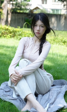 【青柠摄影】055期：小小-登山服素材、人字拖、极透黑白丝袜（透明脚尖）、裸足