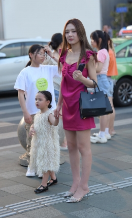 2306-2008=108√气质美腿辣妈