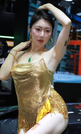 2306-1646=61√黄金战袍韵味车模