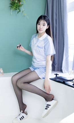 【物恋传媒】2895期：晚舟-板鞋、薄黑丝（脚尖微加固款）、裸足（粉色美甲）