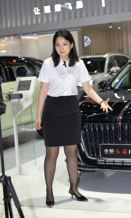 2306-1576=109√白衬衫，黑裙，黑丝女主播