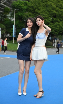 2306-1455=64√网红俩闺蜜