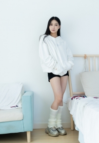 【物恋】2119期：小影-运动鞋、白棉袜、白色堆堆袜套、裸足