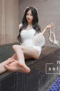 【limerence】娜娜女王 恩准跪下聽腳の聖旨 ASMR -12min 4K影片