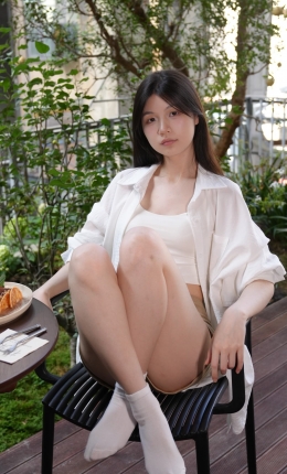 【青柠摄影】109期：小小-下午茶素材、休闲鞋、白袜、裸足