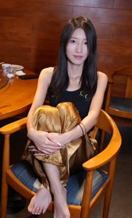 【青柠摄影】049期：芥末-黑色人字拖、极透黑白丝袜（透明脚尖）、裸足