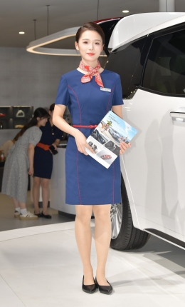 2306-753=135√清秀脱俗，肉丝销售员