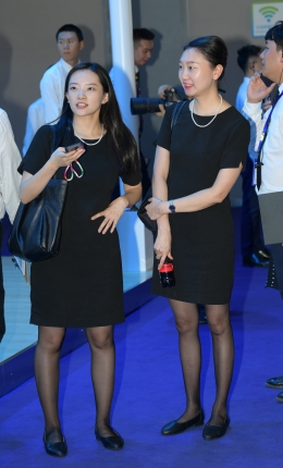 2306-1543=84√街拍黑丝素人少妇