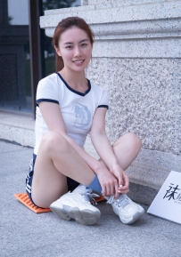 [袜啵啵] 028期：小米-运动鞋.白棉袜.裸足 [133P/1V/6.5GB]