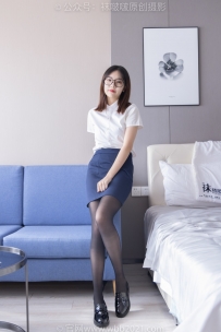 [袜啵啵] 296期：小甜豆-皮鞋、平底鞋、黑丝、油亮厚黑丝（脚尖透明款）