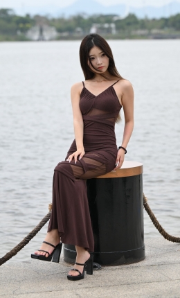 2306-911=72√清秀女生