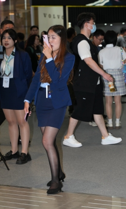 2306-1312=79√她，在直播估计应该是