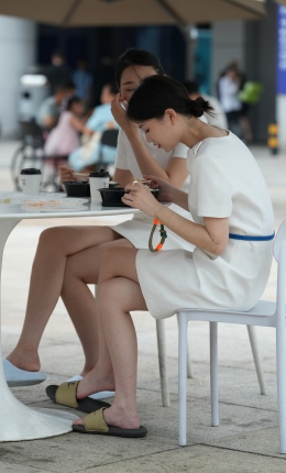 2306-2083=57√吃午餐的白裙小姐姐