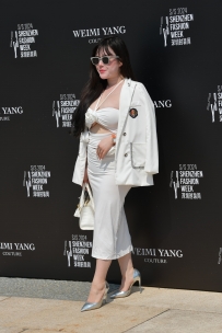 2306-178=深圳时装周-有容乃大-47P/0.97GB.