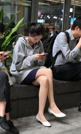 2306-1893=14√午休的肉丝女生【套图➕4k视频】