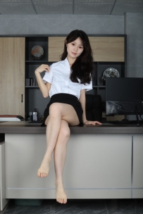 [Pary模拍] 新模美女玉玉展示37码修长白嫩美脚（100p）