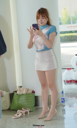 2306-3074=84√短裙美眉