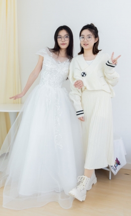 【物恋摄影】2308期：茯苓欢欢-高跟鞋、马丁靴、厚白丝、厚肉丝、瑜伽动作、挠脚剧情