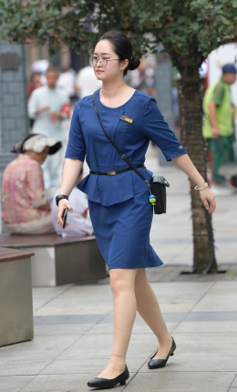 2306-824=60√匆匆而过的金店销售员