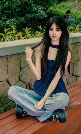 【足愉心摄影】第49期：小瑶（蓝色格子吊带、牛仔长裤、白棉袜、洞洞鞋、裸足）