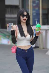 2210-1145=紧身牛仔裤美眉-469P/6.23GB