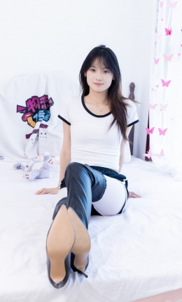 【物恋传媒】2748期：山奈-高跟长靴、厚白丝、体操服