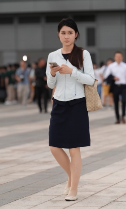 2306-2164=80√车展篇-开心下班的平底肉丝礼仪