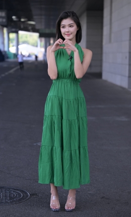 2306-798=95√绿意盎然---长裙的程儿