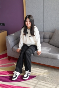 【御足摄影】008期：板鞋白棉袜  [74张+11分钟]