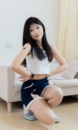 【物恋摄影】2341期：嘟嘟-板鞋、白棉袜、裸足、裸足涂精油刀叉摆盘剧情