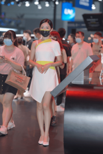 2210-552=车展客服小姐姐-81P/0.99GB