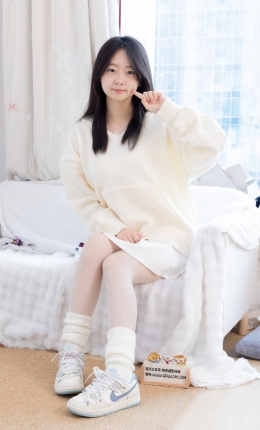 【物恋传媒】2683期：萌萌-板鞋、堆堆袜套、纯白棉袜（中筒）、薄白丝