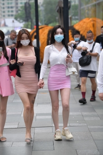 包臀裙姐妹三人行