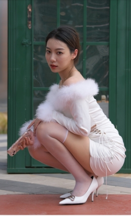 白裙美女 【套图+视频】